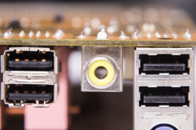 Transceiver SFP em data centers: papel estratégico na escalabilidade e redundância de links