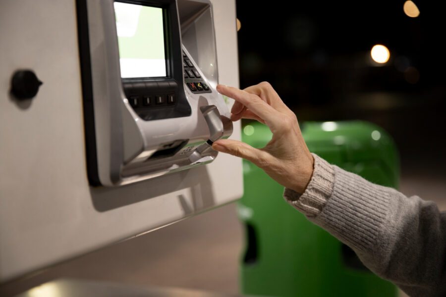 Qual o horário de funcionamento dos caixas eletrônicos da Caixa Econômica Federal