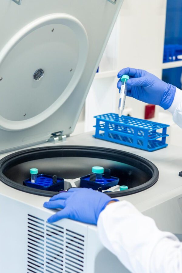 Como escolher a centrífuga ideal para análises clínicas e laboratoriais