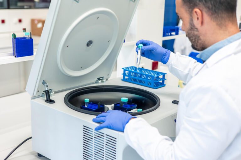 Como escolher a centrífuga ideal para análises clínicas e laboratoriais